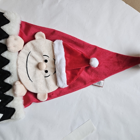 Charlie Brown Christmas Hat - Picture 4 of 7
